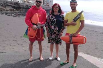 Felicitaciones para el socorrista que rescató este jueves a una joven en apuros en Salinetas (Foto TA)